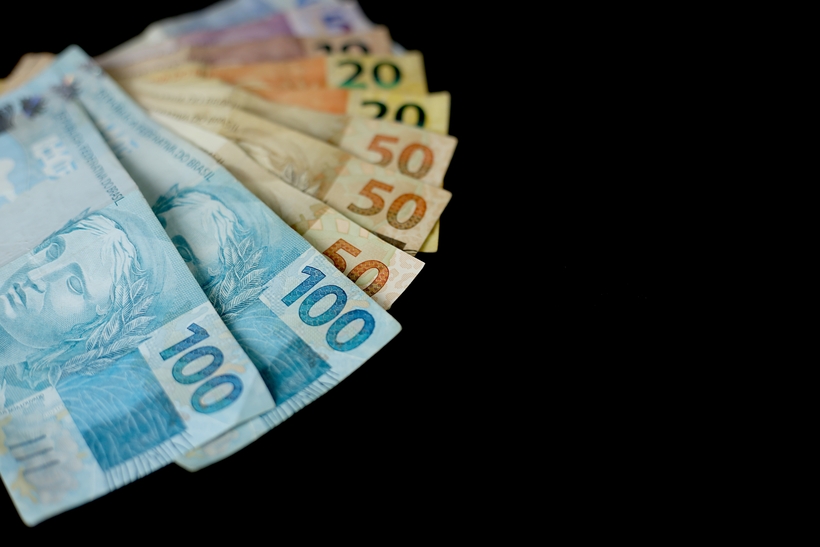 истории о бразильских деньгах