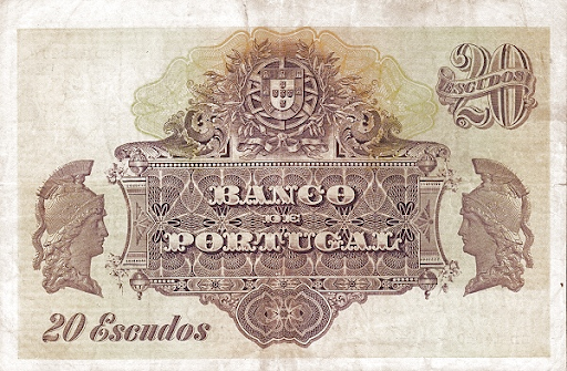 старые банкноты у португальцев
